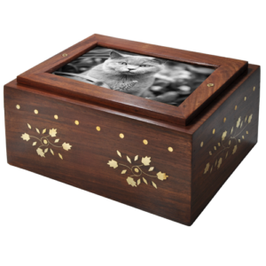 SWH-012 – Photo Wood Chest Pt Urn – 87 cubic inches